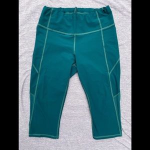 Athleta Dobby size S cropped running pant. Turquoise with lots of pockets